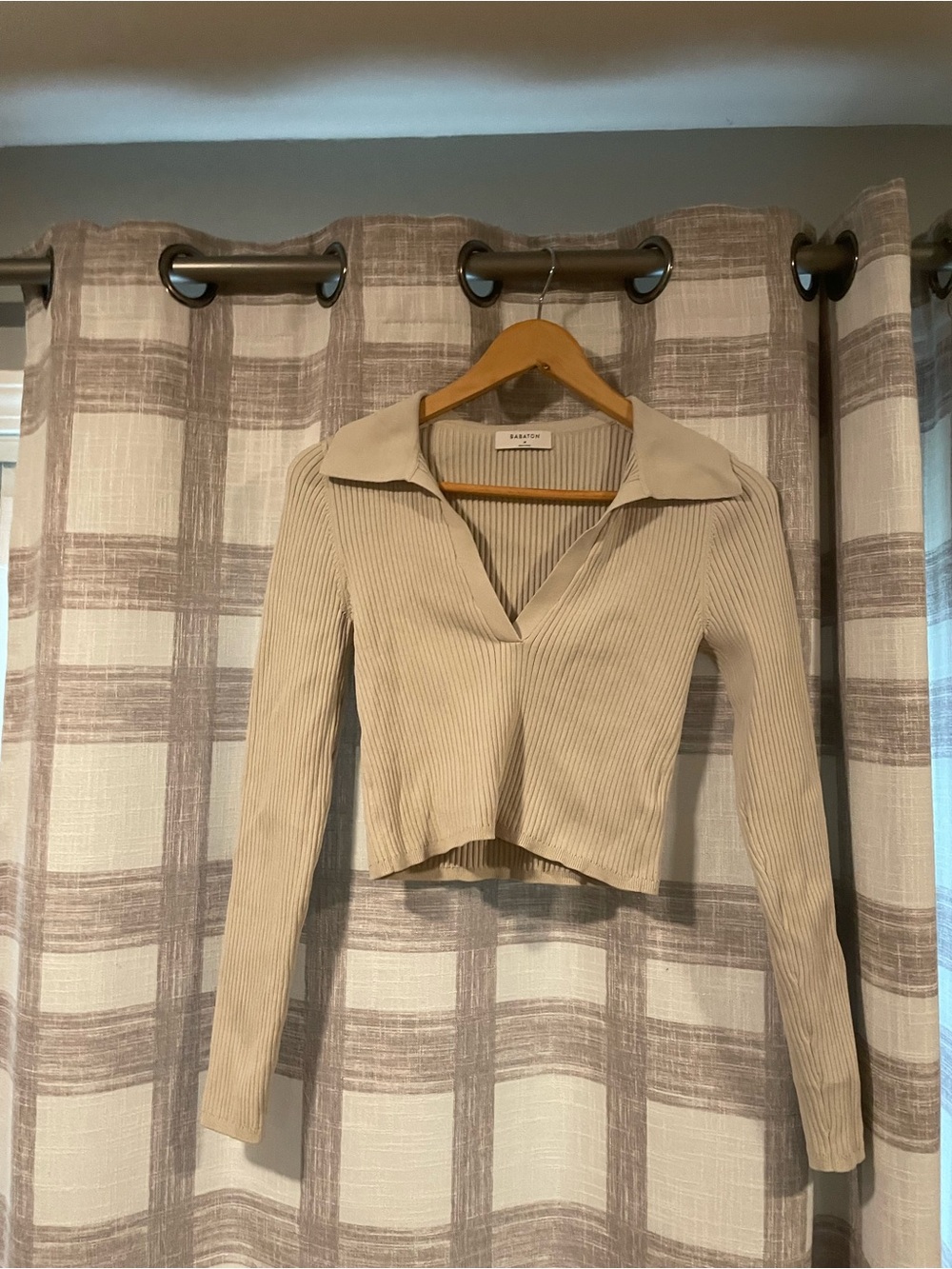 Babaton Beige Ribbed V-Neck Collared Long Sleeve Top